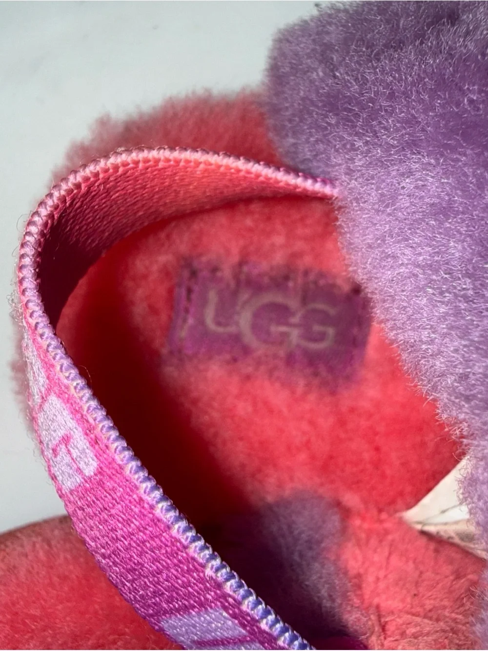 UGG Fluff  Slipper Sandal Girls Size 02/03 Pink  Puff